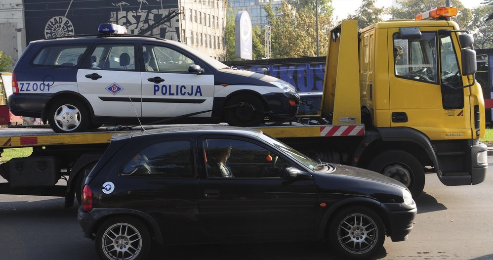 To głównie ople astry, których blisko sto kupiono w Krakowie w  2002 r. Na zdjęciu Ford warszawskiej drogówki /Fot. Włodzimierz Wasyluk /Reporter