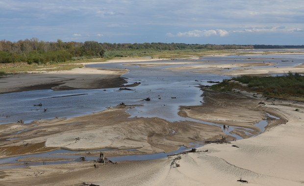​To historyczny rekord. Tak płytkiej Wisły jeszcze nie było 