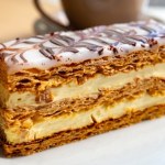 To inna wersja napoleonki, rodzina zaniemówi z zachwytu. Karmelowiec krok po kroku