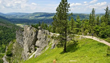 To jeden z najprostszych szlaków w Tatrach. Idealny na jesień