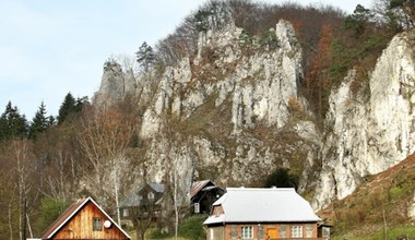 ​To jedna z najpiękniejszych wsi w Polsce. Leży w Parku Narodowym i przyciąga tłumy turystów