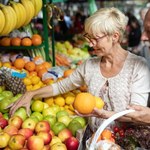 To jedne z najzdrowszych polskich owoców i to za grosze. Seniorzy powinni jeść codziennie