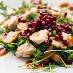 To jedno z moich ulubionych połączeń. Sałatka z kurczakiem i granatem jest idealna na lunch do pracy
