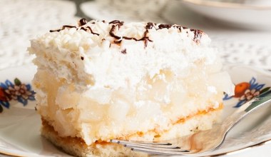 To jedno z najdelikatniejszych ciast. Przepis na Śnieżną Górę
