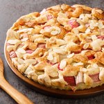 To jedno z najsmaczniejszych ciast na wiosnę. Tarta migdałowa z rabarbarem