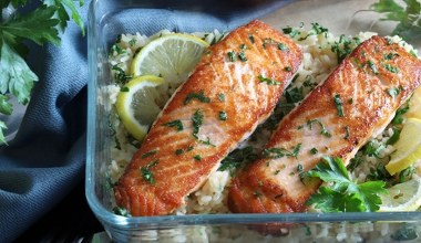 To jedno z najsmaczniejszych dań z łososiem w roli głównej. Zrobisz je w naczyniu żaroodpornym 