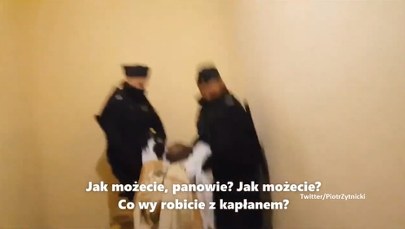 „To jest kaplica! Kim wy jesteście?”. Ksiądz wyniesiony z domu zakonnego przez policję