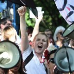 "To jest początek końca demokracji". Protesty przeciwko zmianom w sądach przed Senatem