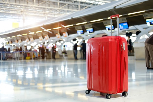 To już kolejny raz, kiedy pasażer żartuje sobie, że w bagażu przewozi bombę /Shutterstock