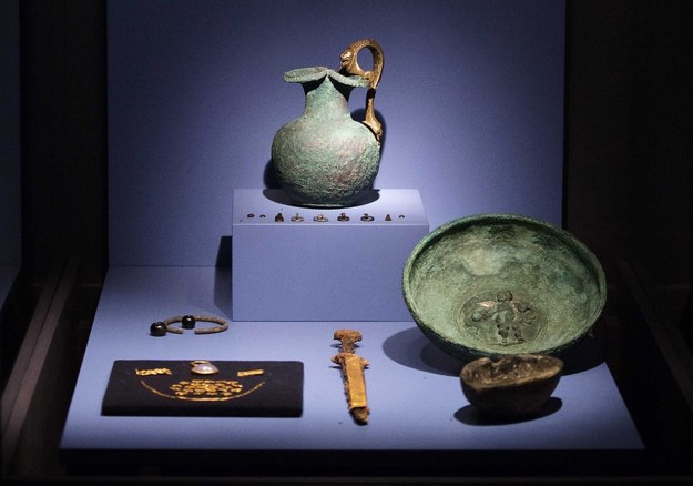 To kilkaset pozyskanych z wykopalisk eksponatów pochodzenia scytyjskiego, greckiego i rzymskiego, w tym wyroby ze złota /BART MAAT /PAP/EPA