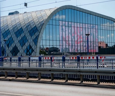 To koniec przydworcowej galerii? Poznań chce przebudować dworzec, nie wyklucza wyburzeń