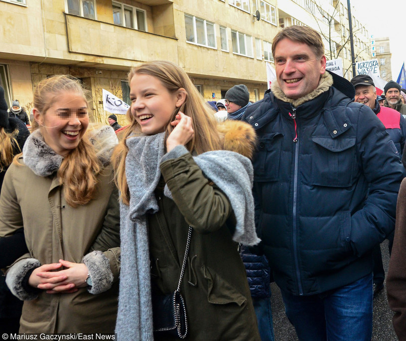 To m.in. Tomasz Lis i jego córka uczestniczyli w manifestacji KOD /Mariusz Gaczyński /East News