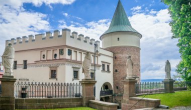 To miasto jest nazywane małym Krakowem. Kiedyś było stolicą Polski?