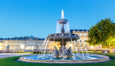 To miasto zachwyci fanów motoryzacji. Idealne miejsce na zimowy city break 