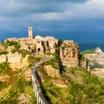 To miejsce może wkrótce przestać istnieć. Miasteczko zbudowane na skale