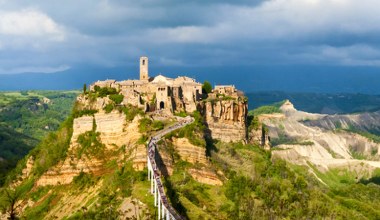 To miejsce może wkrótce przestać istnieć. Miasteczko zbudowane na skale