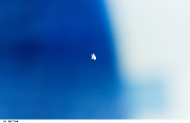 To może być kosmiczny śmieć - zdjęcie wykonane przez członka załogi ISS /NASA