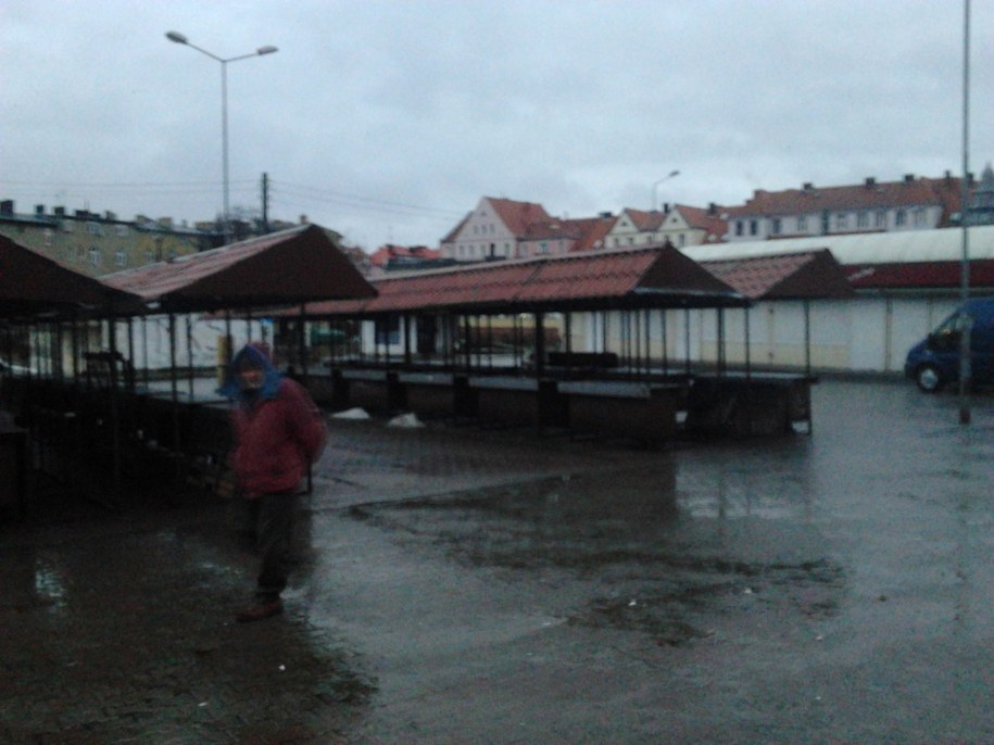 To na tym targowisku sprzedano skażony alkohol /Michał Fit /RMF FM