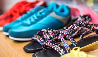 To najgorsze buty na lato. Modne, ale niebezpieczne dla zdrowia 