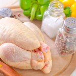 To najgorsze części kurczaka. Mogą zawierać bakterie