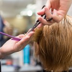 To najlepsza fryzura dla pań o cienkich włosach. Efekt push-up gwarantowany 