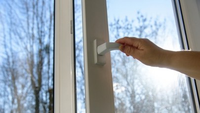 To najlepsza temperatura w sypialni zimą. Unikniesz pleśni i roztoczy w łóżku