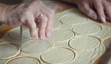 To najlepsze ciasto na pierogi, tylko z trzech składników. Delikatne, mięciutkie i dobrze trzyma farsz