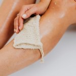 To najlepsze wsparcie kuracji przy AZS. Ta kąpiel daje natychmiastowe ukojenie