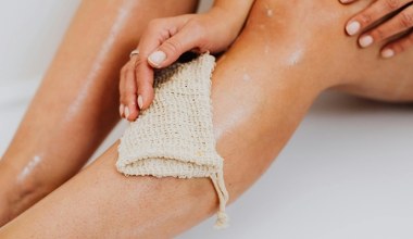 To najlepsze wsparcie kuracji przy AZS. Ta kąpiel daje natychmiastowe ukojenie