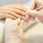 To najlepszy manicure dla pań 50+. Elegancki i odmładzający dłonie 