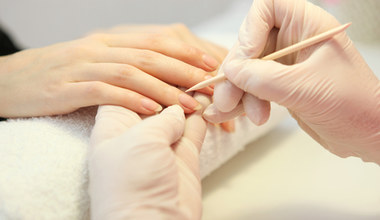 To najlepszy manicure dla pań 50+. Elegancki i odmładzający dłonie 