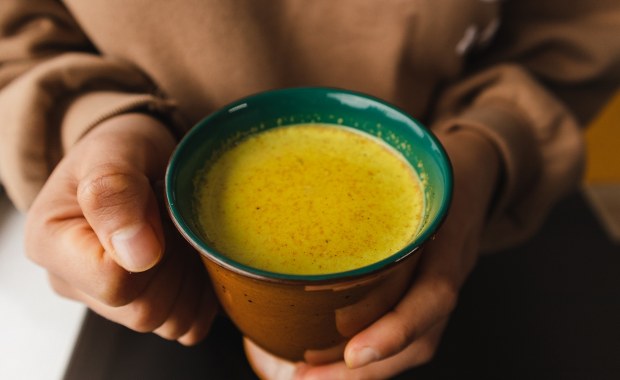 To najlepszy napój na zimową aurę. Wszyscy go już piją, wystarczy filiżanka dziennie 