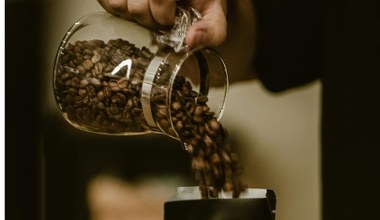 To najlepszy sposób na przechowywanie kawy. Zachowa smak, aromat i świeżość  