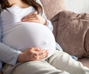 To najlepszy wiek na zajście w ciążę. Biologiczny zegar zaczyna bić później 