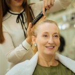 To najlepszy wybór dla pań po 50-tce. Te fryzury odmładzają i dodają włosom objętości