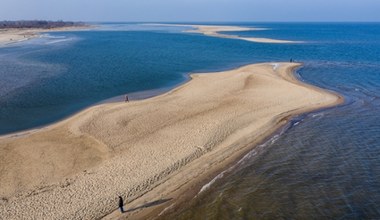 To najmłodsza plaża nad Bałtykiem. Turyści uwielbiają odwiedzać ten cypel 