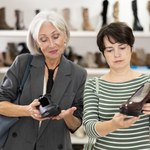 To najmodniejsze buty dla pań 50+. Noszą je nawet królowe