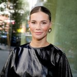 To najmodniejszy kolor sukienki na wesele. Maja Bohosiewicz prezentowała ją na czerwonym dywanie