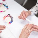 paznokcie wzory To najmodniejszy wzór jesieni. Wszystkie kobiety chcą go mieć na paznokciach