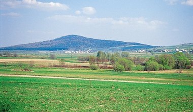 To najniższa góra w Koronie Gór Polski. Kryje więcej tajemnic, niż myślisz