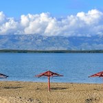 To najpiękniejsza plaża w Chorwacji. Do tego lecznicze błota zupełnie za darmo