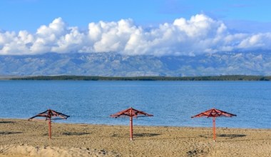 To najpiękniejsza plaża w Chorwacji. Do tego lecznicze błota zupełnie za darmo