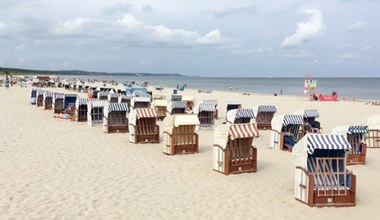 To najszersza plaża w Polsce. Miejsca na parawan wystarczy dla każdego