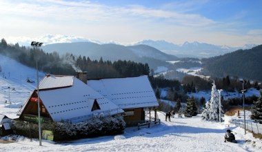 To najtańszy kurort i Polsce. Oferuje mnóstwo atrakcji, a zimą wygląda obłędnie