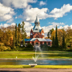 To największy cmentarz w Polsce. Wygląda jak park i można go zwiedzać