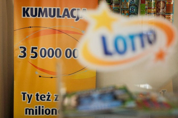 To najwyższa wygrana w historii losowań Lotto /Lech Muszyński /PAP