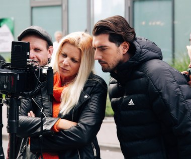 "To nie będzie zwykły film, tylko taki, który ma być początkiem rewolucji, także seksualnej. Widz znajdzie w nim przekraczanie granic, błyskotliwe dialogi, skandale, zakazany romans, emocje, intrygi i tajemnice - zapowiadają twórcy.