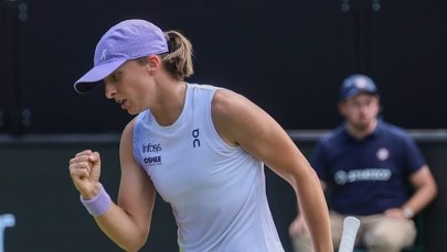 To nie był łatwy mecz. Świątek zaczęła sezon na trawie