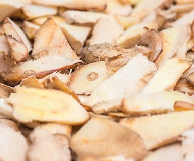 To nie imbir ani kurkuma, choć wygląda podobnie. Reguluje poziom cukru i cholesterolu, topi tłuszcz z boczków