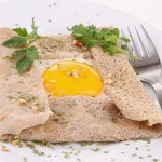 dania główne To nie jest zwykły naleśnik. Jedz na śniadanie z jajkiem, odchudzanie pójdzie szybciej